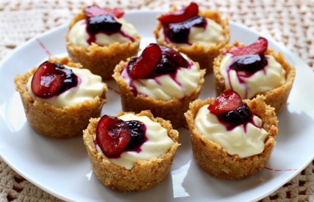 No-Bake Mini Cherry Cheesecakes