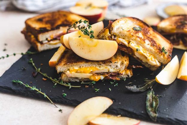Apple Bacon and Cheddar Grilled Cheese