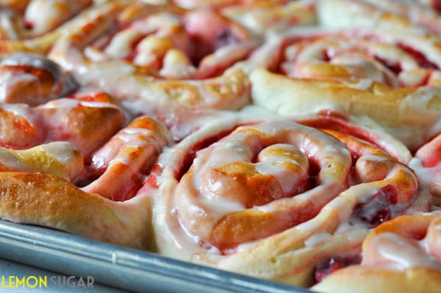 Cherry sweet rolls