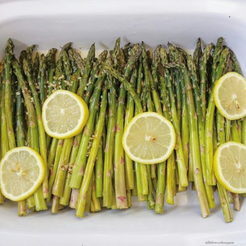 Slow cooker lemon-garlic asparagus