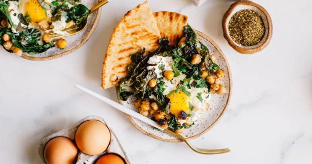 Mediterranean-Spiced Yogurt and Egg Breakfast Skillet