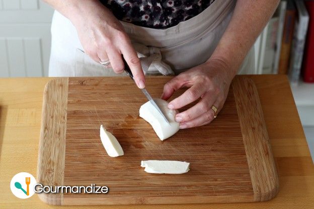 Slice the mozzarella balls into large matchsticks and let drain on a plate for 15 minutes