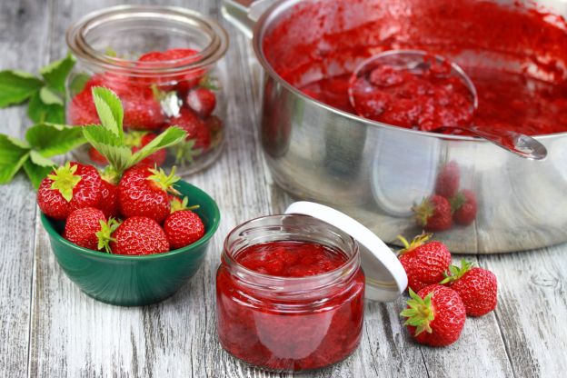 Homemade Sugar-Free Strawberry Jam