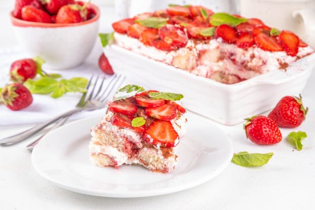 Yogurt Tiramisu with Strawberries