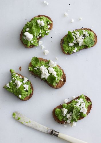 Pea and feta crostini
