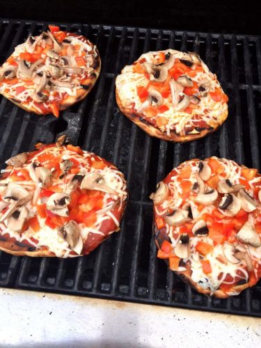 Easy Grilled Pita Pizza