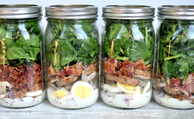 Spinach and bacon Mason Jar salad
