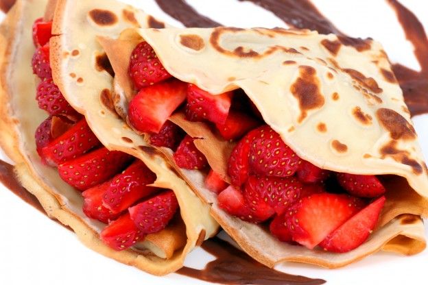 Chocolate and strawberry crepes