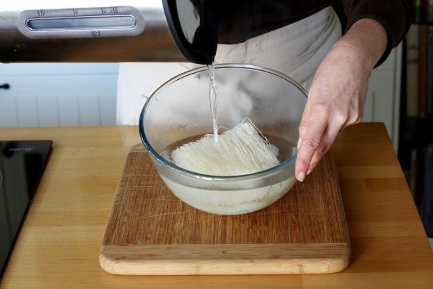 Cook the rice vermicelli