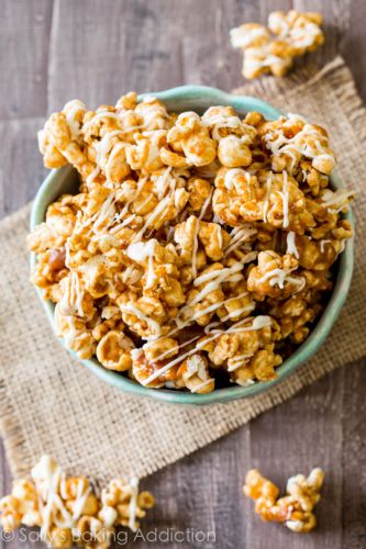 Cinnamon bun caramel corn