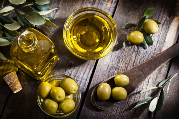 Get rid of sticky gum with olive oil