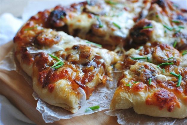 Fig, caramelized onion and chicken sausage pizza