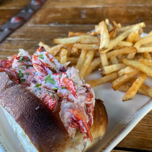 Best Pub-Style Lobster Roll - Growlers Pourhouse (Charlotte, North Carolina)