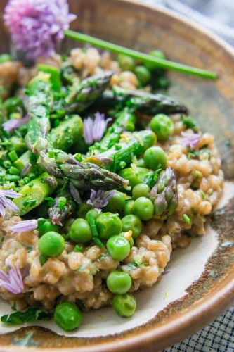 Creamy Farro With Pesto, Asparagus & Peas