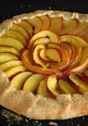 The secret to making no-pan rustic fruit tarts