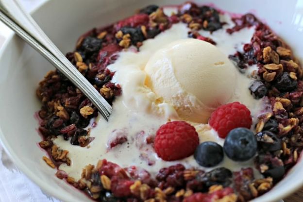 Slow Cooker Granola Berry Crisp