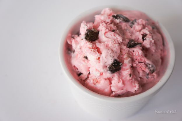 No-Churn Peppermint Chip Frozen Yogurt