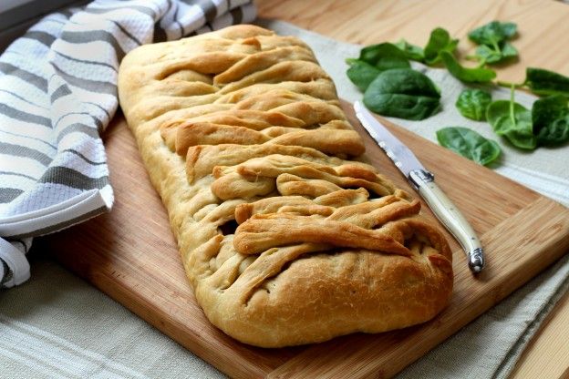 Stuffed pizza braid