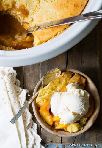 Slow Cooker Peach Cobbler