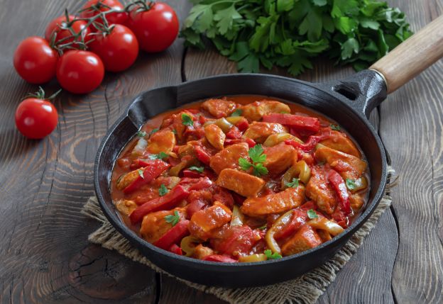 Skillet Chicken with Red Peppers