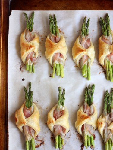 Asparagus, pancetta and puff pastry bundles