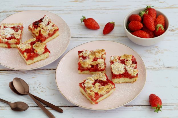 Strawberry Crumble Bars