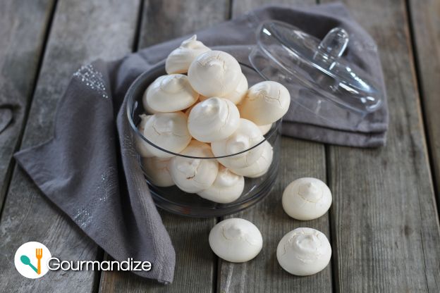 Airy CHICKPEA Vegan Meringues