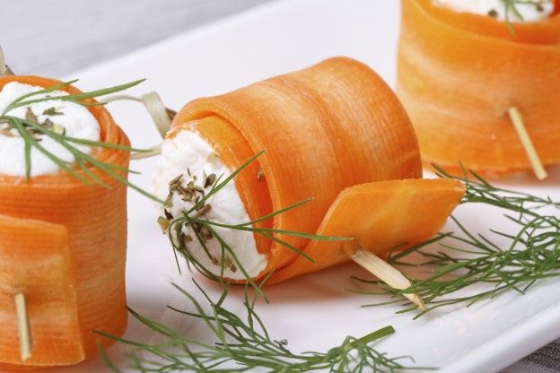 Carrot rolls with seasoned ricotta