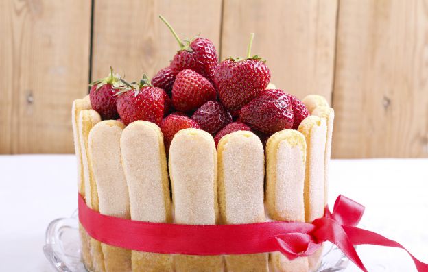 Forest fruit and lady-finger cake