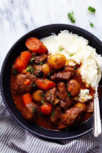 Slow cooker beef bourguignon