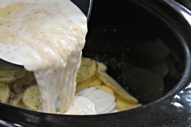 slow cooker potatoes au gratin