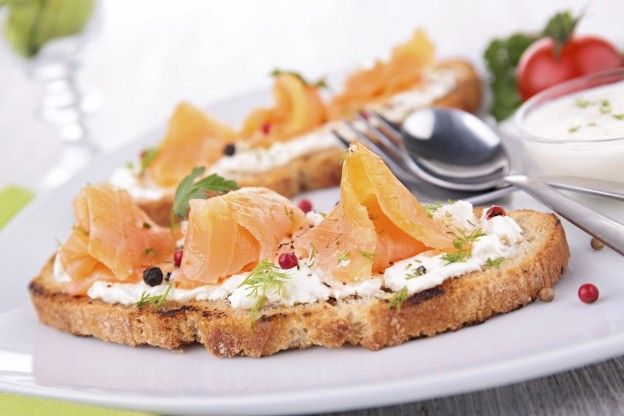 Smoked salmon tartines