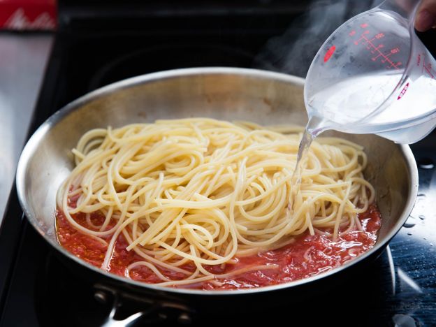 PREPARATION OF THE SAUCE