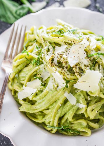 Creamy Avocado And Spinach Pasta