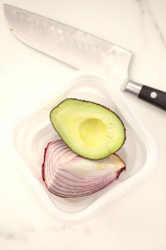 Store Cut Avocados With Onion
