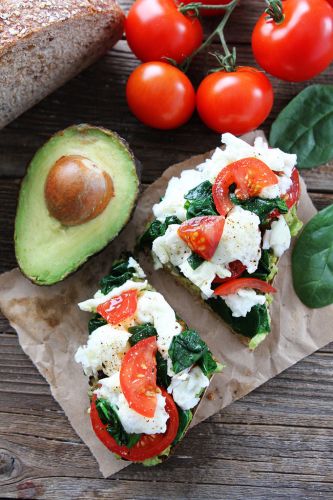 Avocado Toast with Eggs, Spinach, and Tomatoes