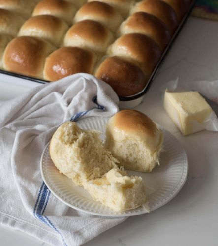 Mom's Jumbo Dinner Rolls
