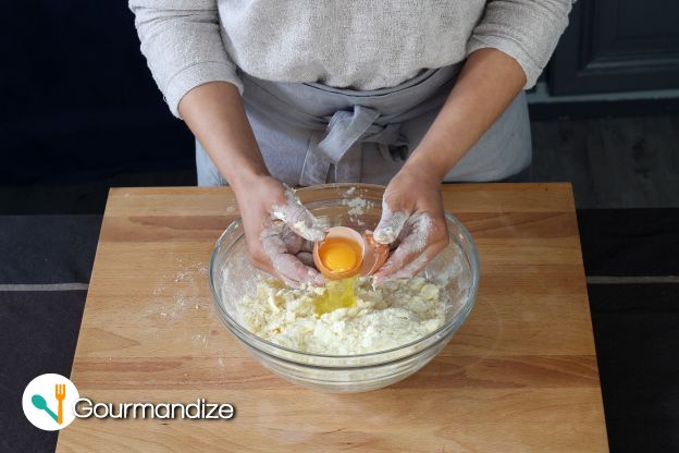 Make the pastry base