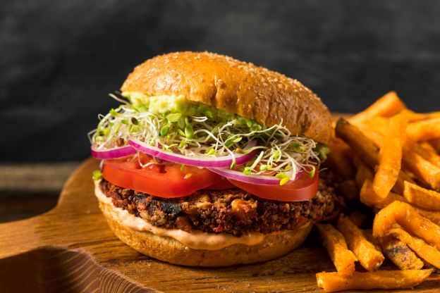 Quinoa, black bean & walnut veggie burger