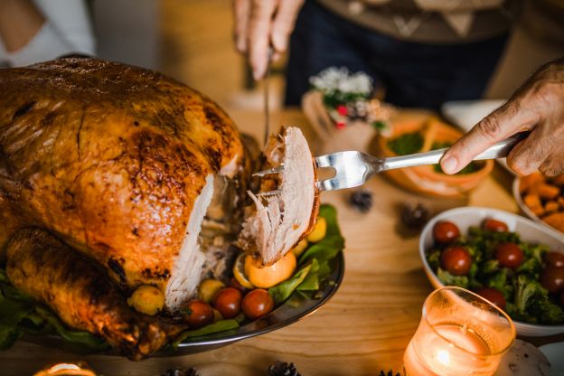 Americans eat approximately this many turkeys on Thanksgiving...