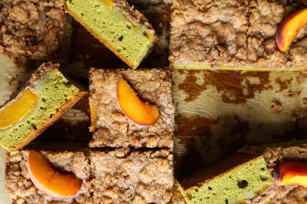 Matcha Peach Crumble Cake