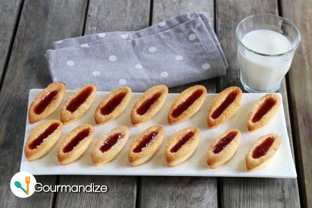 LU Strawberry Barquettes