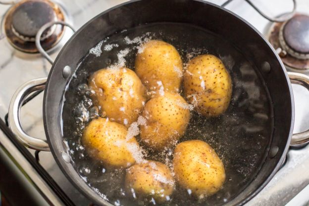 Cooking Potatoes in Water at a Full Boil