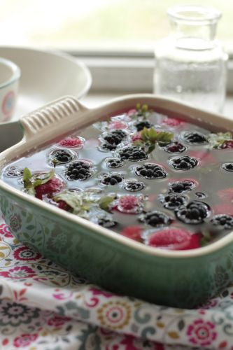 Soak Berries In Water And Vinegar Before Storing