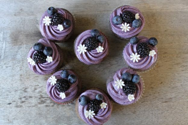 Blueberry cream cheese frosting