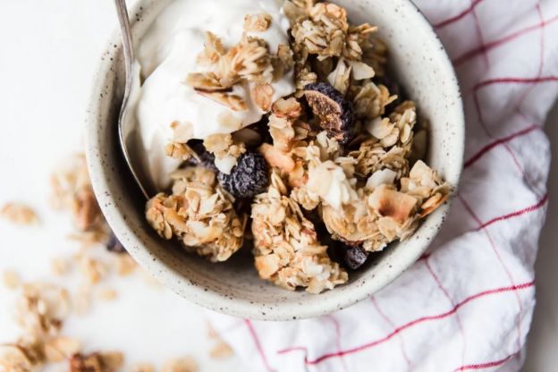 Granola with Figs Almonds and Coconut