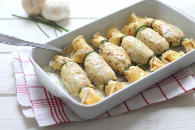 Candy-Shaped French-Style Pancakes With Ham And Mushrooms