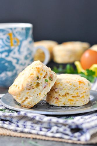Cheddar Biscuits with Chives and Bacon