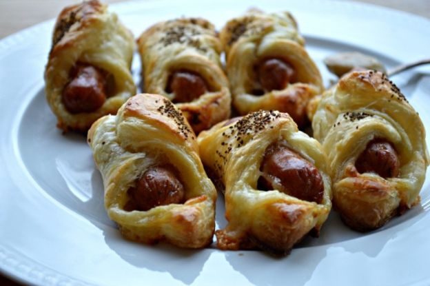 Cheddar Apple Pigs in a Blanket