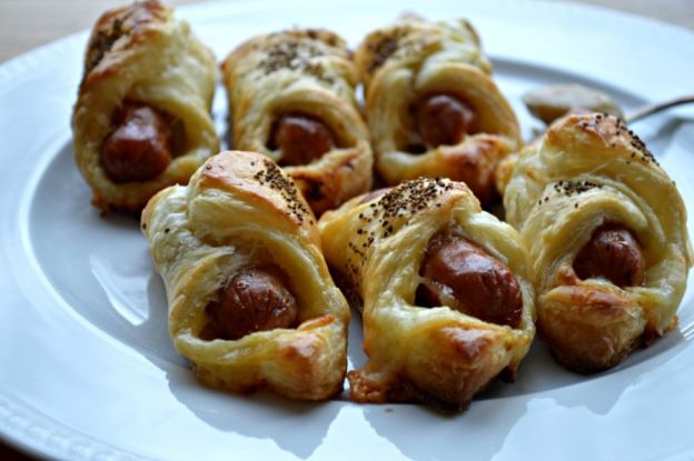 Cheddar apple pigs in a blanket